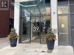 811 - 39 BRANT STREET  Toronto, ON M5V 2L9