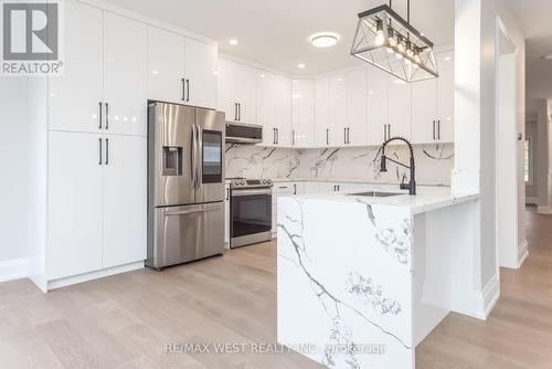 5843 Rainspring Drive, Mississauga, ON - Indoor Photo Showing Kitchen With Stainless Steel Kitchen With Upgraded Kitchen