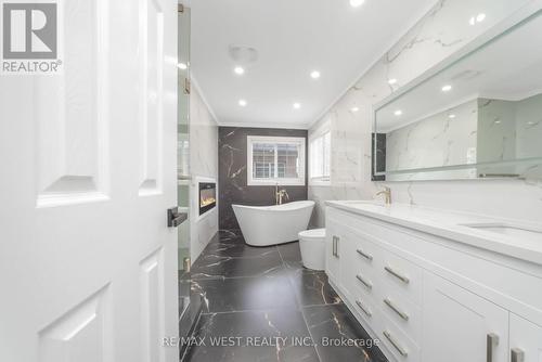 5843 Rainspring Drive, Mississauga, ON - Indoor Photo Showing Bathroom