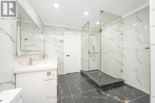 5843 Rainspring Drive, Mississauga, ON - Indoor Photo Showing Bathroom
