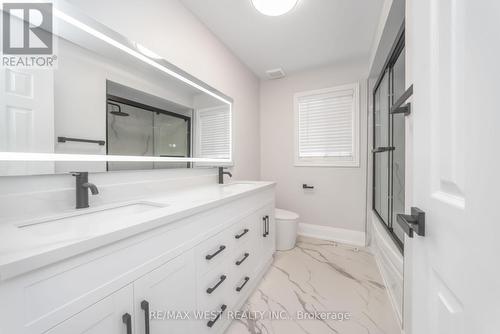 5843 Rainspring Drive, Mississauga, ON - Indoor Photo Showing Bathroom