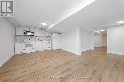 5843 Rainspring Drive, Mississauga, ON - Indoor Photo Showing Kitchen