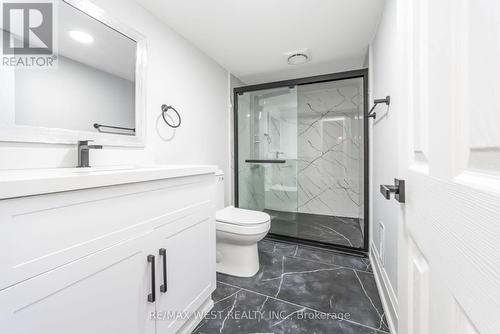 5843 Rainspring Drive, Mississauga, ON - Indoor Photo Showing Bathroom
