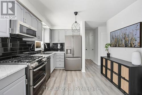 110 Leeson Street S, East Luther Grand Valley, ON - Indoor Photo Showing Kitchen With Stainless Steel Kitchen With Double Sink With Upgraded Kitchen