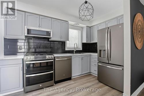 110 Leeson Street S, East Luther Grand Valley, ON - Indoor Photo Showing Kitchen With Stainless Steel Kitchen