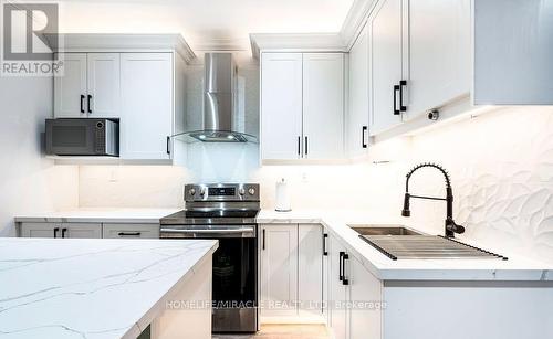 88 Niagara Street, Hamilton, ON - Indoor Photo Showing Kitchen