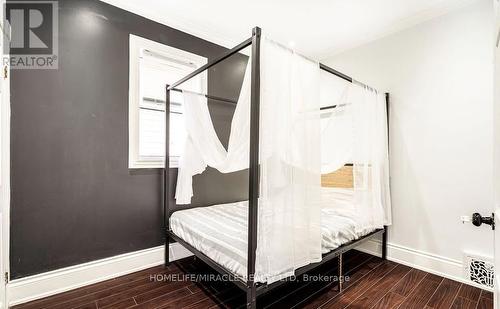 88 Niagara Street, Hamilton, ON - Indoor Photo Showing Bedroom