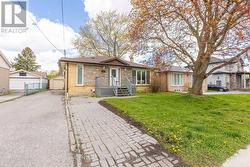307 BOISDALE AVENUE  Richmond Hill, ON L4C 1R4