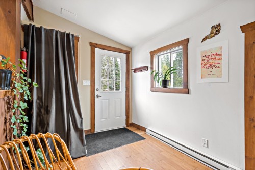 Hall d'entrée/Vestibule - 85 Rue Belle-Étoile, Val-David, QC - Indoor Photo Showing Other Room