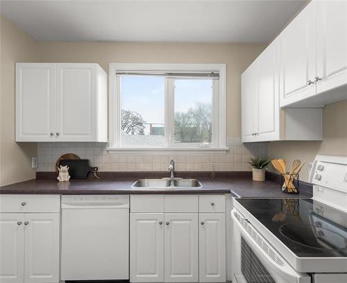 385 Moorgate St, Winnipeg, MB 