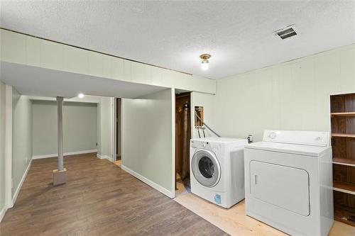 385 Moorgate St, Winnipeg, MB 