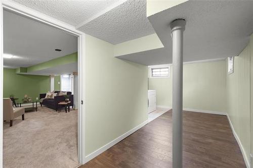 385 Moorgate St, Winnipeg, MB 