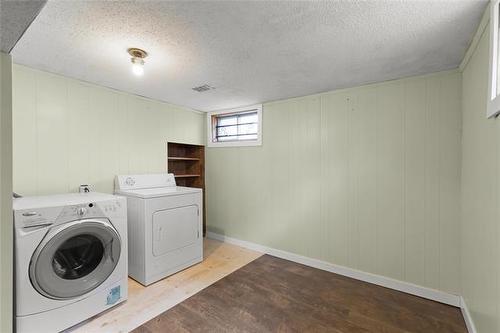 385 Moorgate St, Winnipeg, MB 