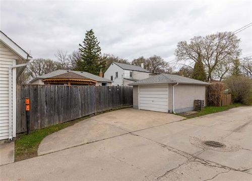 385 Moorgate St, Winnipeg, MB 