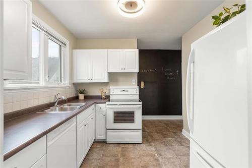 385 Moorgate St, Winnipeg, MB 
