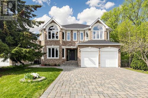 118 MAY AVENUE  Richmond Hill, ON L4C 3S6