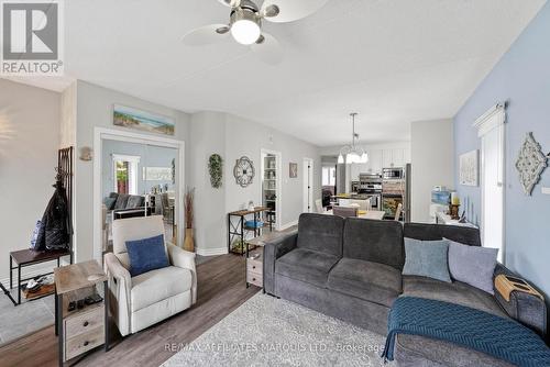 101 - 222 First Street E, Cornwall, ON - Indoor Photo Showing Living Room