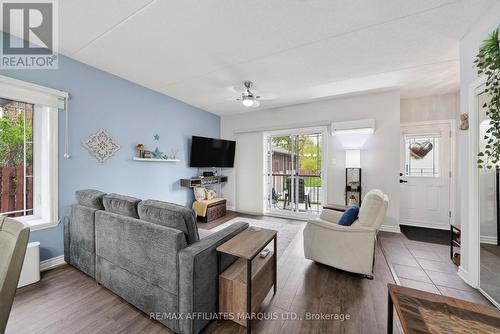 101 - 222 First Street E, Cornwall, ON - Indoor Photo Showing Living Room