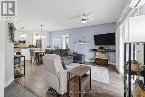 101 - 222 First Street E, Cornwall, ON - Indoor Photo Showing Living Room