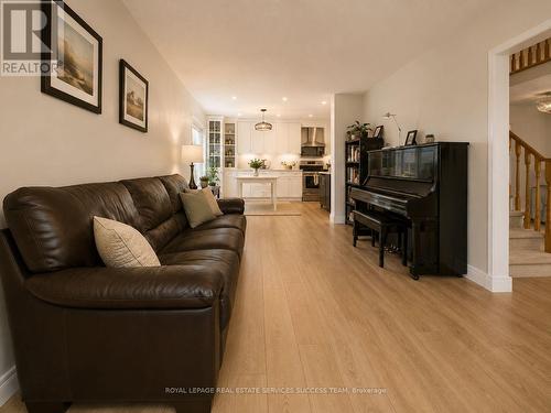2360 Credit Valley Road, Mississauga, ON - Indoor Photo Showing Living Room