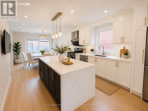 2360 Credit Valley Road, Mississauga, ON - Indoor Photo Showing Kitchen With Upgraded Kitchen