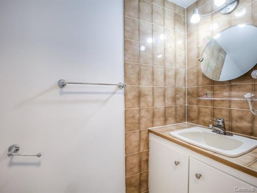 Powder room - 740 Boul. Montpellier, Montréal (Saint-Laurent), QC - Indoor Photo Showing Bathroom