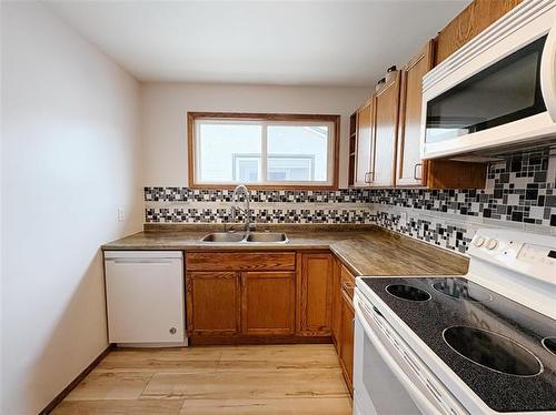 136 Newman Ave, Winnipeg, MB 