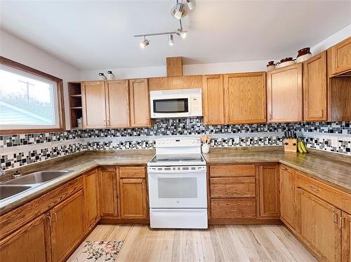 136 Newman Ave, Winnipeg, MB 