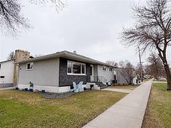136 Newman AVE  Winnipeg, MB R2C 2G7