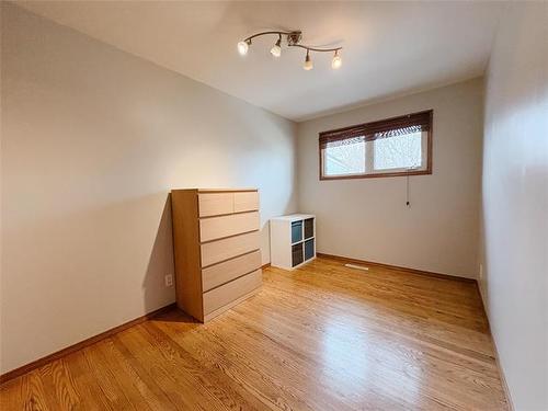 136 Newman Ave, Winnipeg, MB 