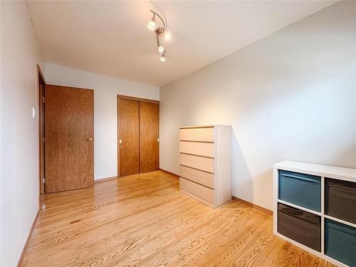 136 Newman Ave, Winnipeg, MB 