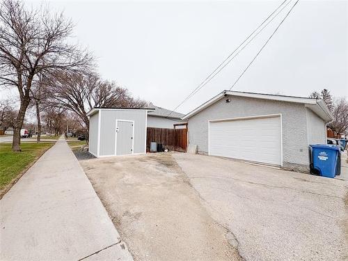 136 Newman Ave, Winnipeg, MB 