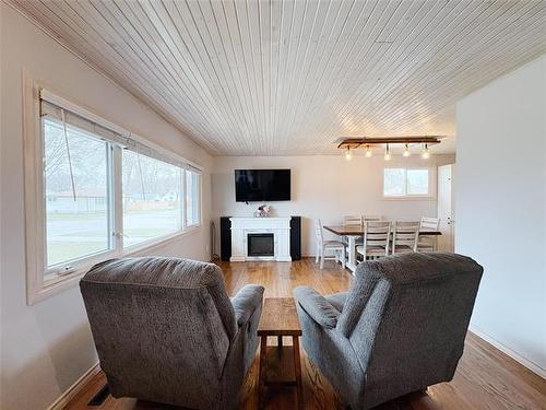 136 Newman Ave, Winnipeg, MB 