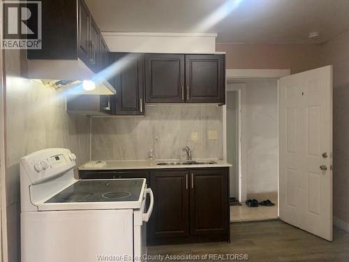 1006 Windsor Avenue Unit# 2, Windsor, ON - Indoor Photo Showing Laundry Room