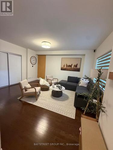 Th05 - 394 Highway 7 Avenue E, Richmond Hill, ON - Indoor Photo Showing Other Room