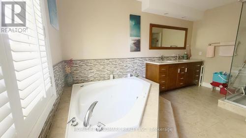 136 Worth Boulevard, Vaughan, ON - Indoor Photo Showing Bathroom
