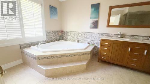 136 Worth Boulevard, Vaughan, ON - Indoor Photo Showing Bathroom