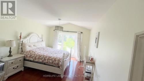 136 Worth Boulevard, Vaughan, ON - Indoor Photo Showing Bedroom