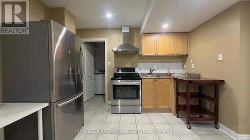 136 Worth Boulevard, Vaughan, ON - Indoor Photo Showing Kitchen