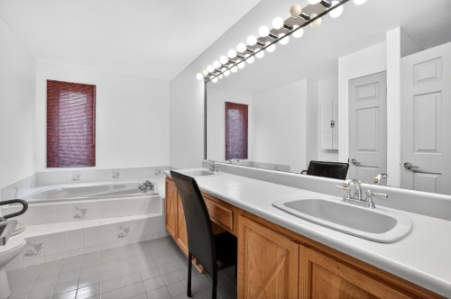 Bathroom - 201 Rue Nadeau, Repentigny (Repentigny), QC - Indoor Photo Showing Bathroom