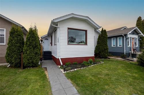 1058 Downing St, Winnipeg, MB 