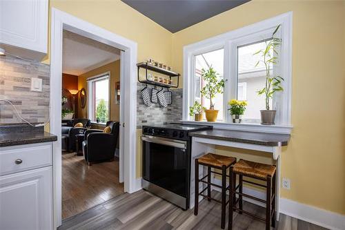 1058 Downing St, Winnipeg, MB 
