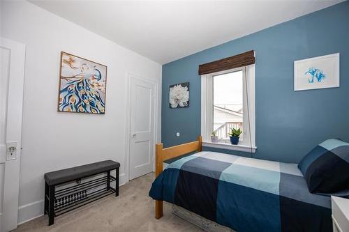 1058 Downing St, Winnipeg, MB 