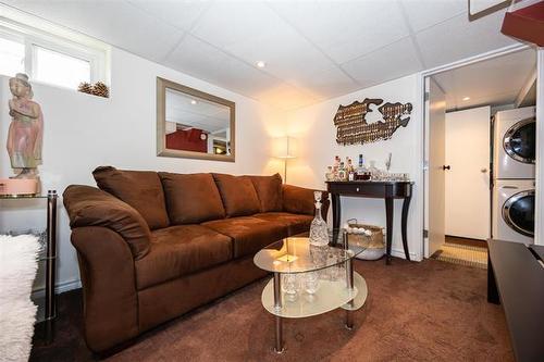 1058 Downing St, Winnipeg, MB 