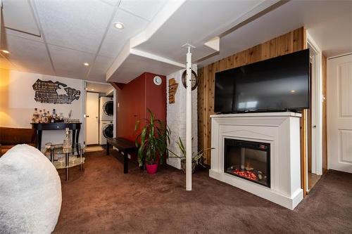 1058 Downing St, Winnipeg, MB 