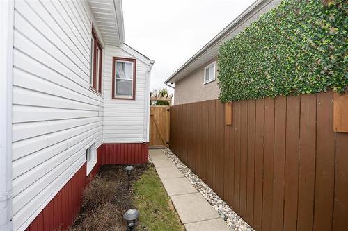 1058 Downing St, Winnipeg, MB 