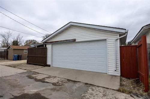1058 Downing St, Winnipeg, MB 