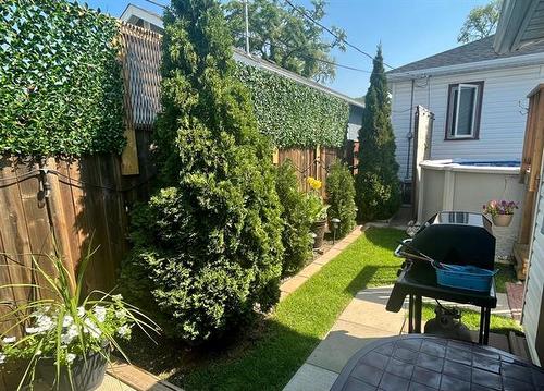 1058 Downing St, Winnipeg, MB 