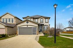 71 Cotter CIR  Winnipeg, MB R2N 4R3