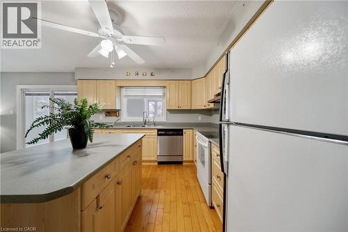 16 Macpherson Drive, Paris, ON - Indoor Photo Showing Kitchen